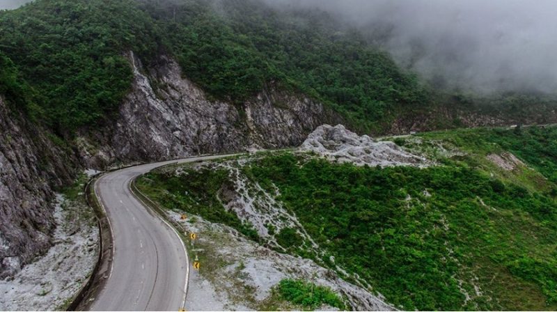 Đoạn đường đèo Thung Khe Mai Châu