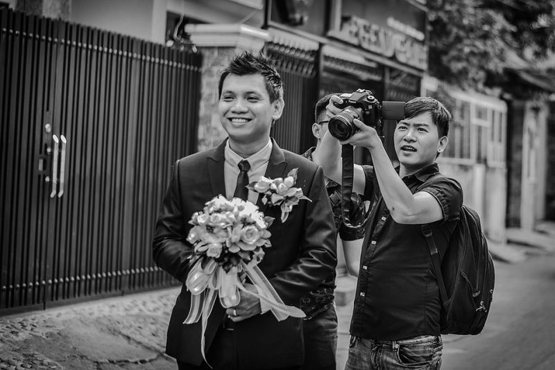nên có 2 thợ chụp ảnh cưới