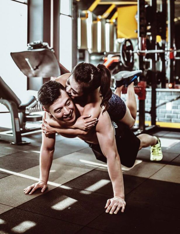 tập luyện trước khi chụp ảnh cưới