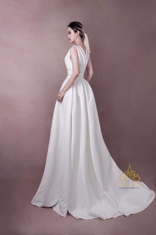 váy cưới chữ a vải satin cổ V khoét sâu