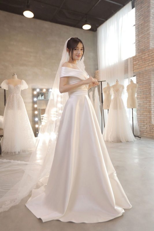 váy cưới satin cô dâu thân hình chuẩn