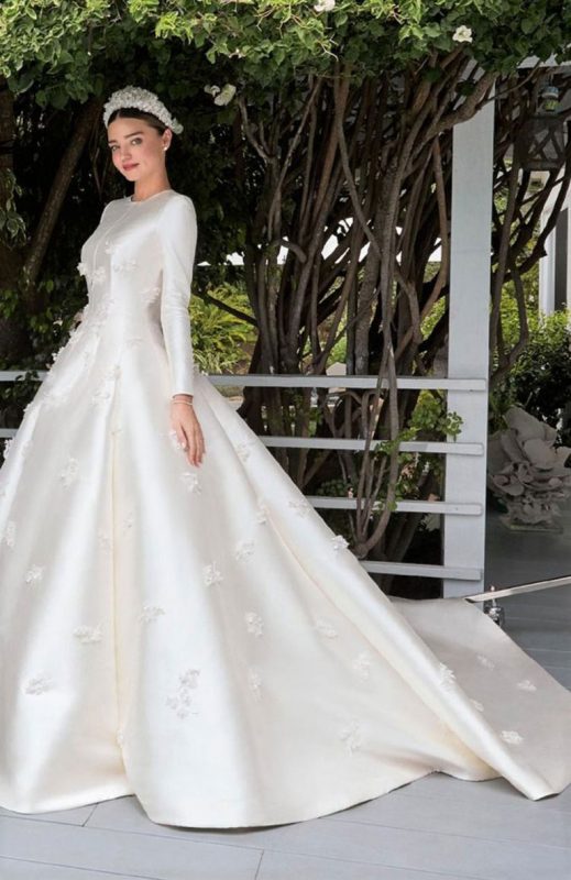 váy cưới satin công chúa